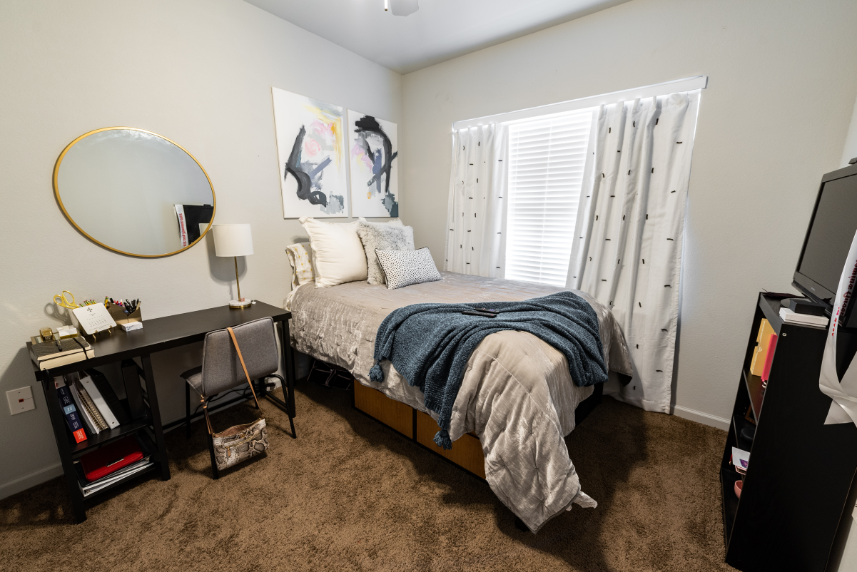 Pack+Place+Bedroom+Close+Up.jpg