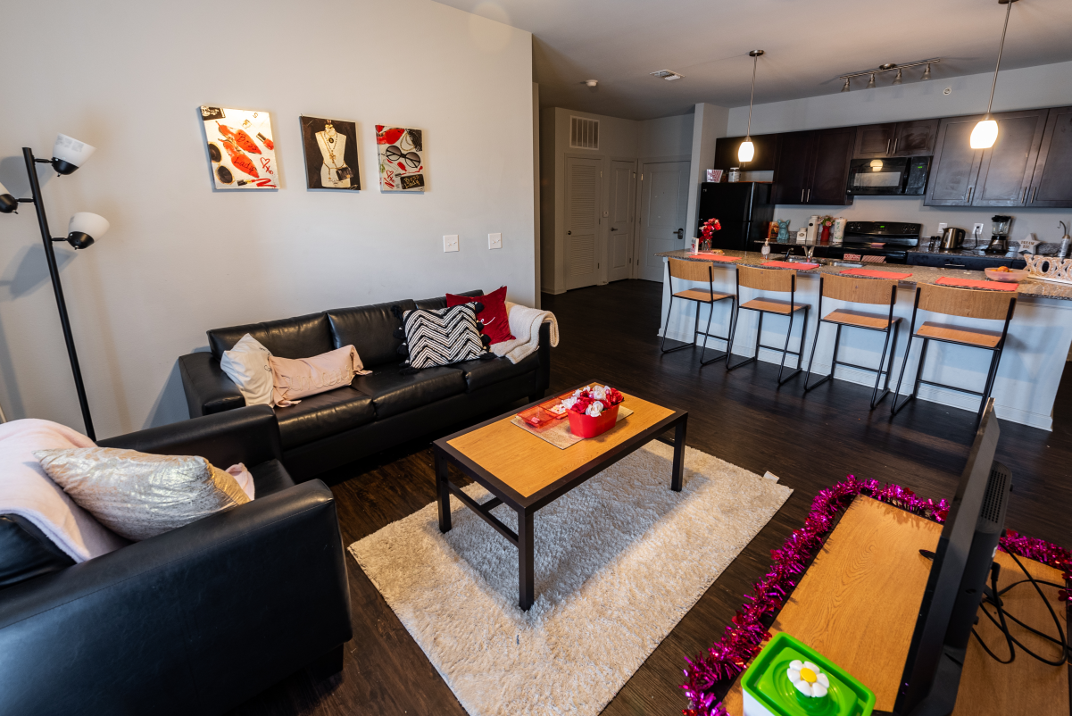 Pack+Place+Common+Area+Facing+Kitchen.jpg